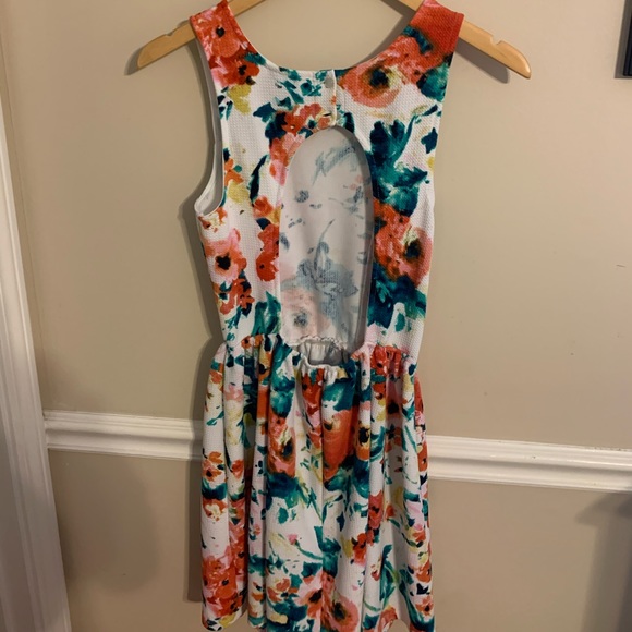 TRIXXI Open Back Dress - Picture 4 of 4